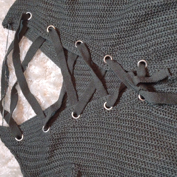 Tie up Sweater - Picture 2 of 8